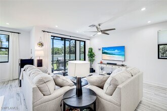 7480 Rockefeller Dr in Naples, FL - Building Photo - Building Photo