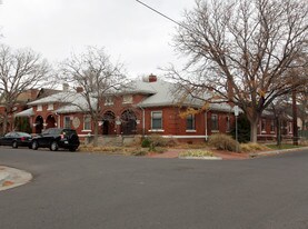 303-315 W Irvington Pl in Denver, CO - Building Photo