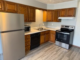 4 Brown Ct in Davenport, IA - Building Photo