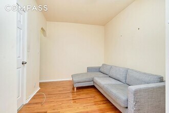 270 E 78th St, Unit 21 in New York, NY - Building Photo - Building Photo