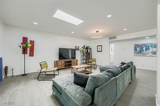 555 Canosa Ave in Las Vegas, NV - Building Photo - Building Photo