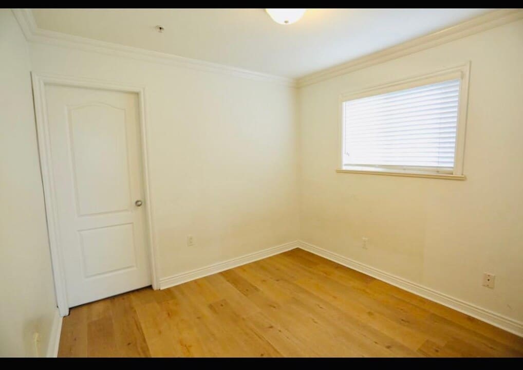 7441 Victoria Dr in Vancouver, BC - Building Photo