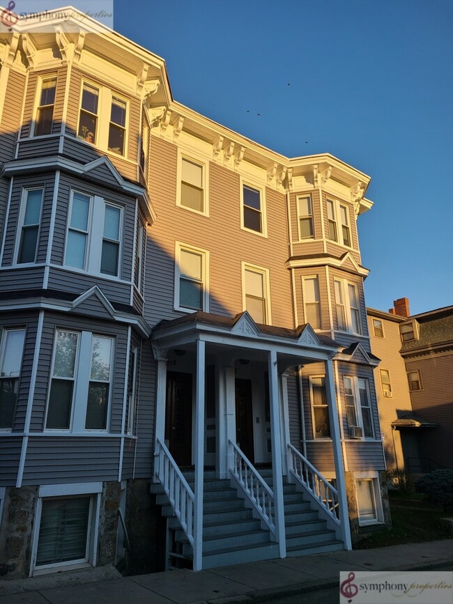 717 Parker St, Unit 1