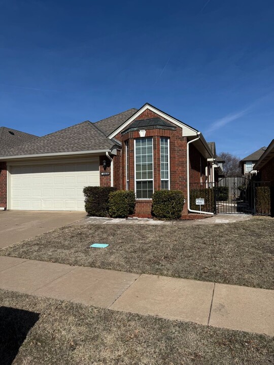 2813 Tudor Cir in Norman, OK - Building Photo