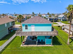 3923 Reeves Dr in Galveston, TX - Building Photo - Building Photo
