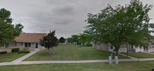 property at 985 Meadow Ln