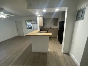 2160 NW 29th St in Oakland Park, FL - Building Photo - Building Photo