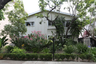 418 N Palm Dr in Beverly Hills, CA - Building Photo - Building Photo