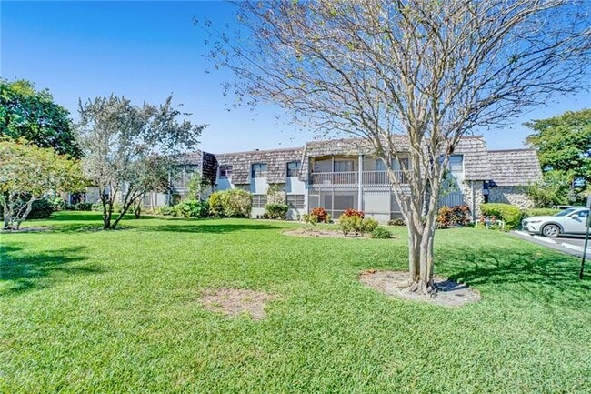 3115 Oakland Shores Dr in Oakland Park, FL - Building Photo - Building Photo