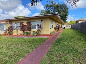 2031 NE 167th St in North Miami Beach, FL - Building Photo - Building Photo