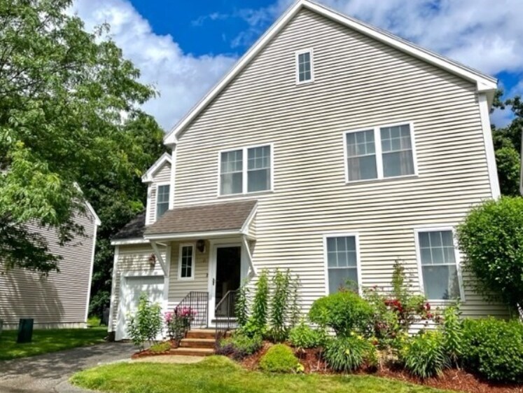 11 Samantha Way in Acton, MA - Building Photo