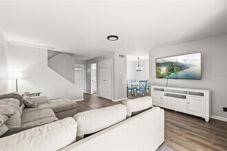 3267 39th St S, Unit B in St. Petersburg, FL - Building Photo - Building Photo