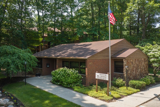 Chateau Village and Deer View Apartments in Wyoming, MI - Building Photo - Building Photo