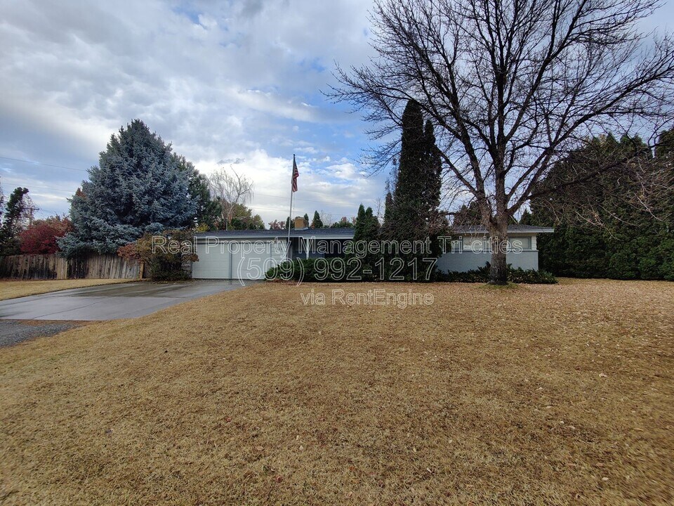 7528 W Umatilla Ave in Kennewick, WA - Building Photo