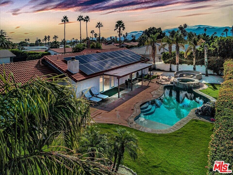 2011 N San Antonio Rd in Palm Springs, CA - Building Photo