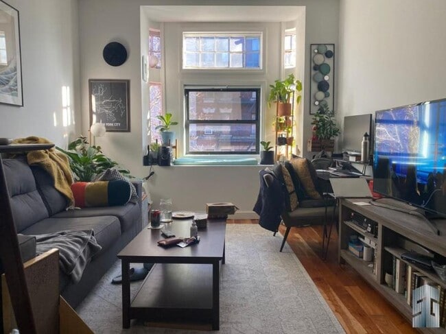 property at 1261 Pacific St