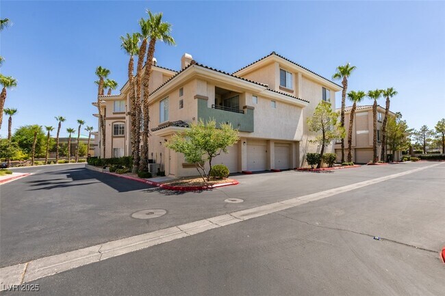 7151 S Durango Dr in Las Vegas, NV - Building Photo - Building Photo