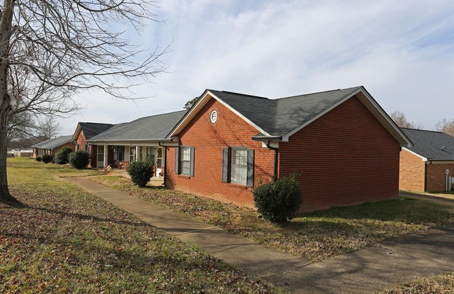 Colonial Oaks in Cherryville, NC - Building Photo - Building Photo