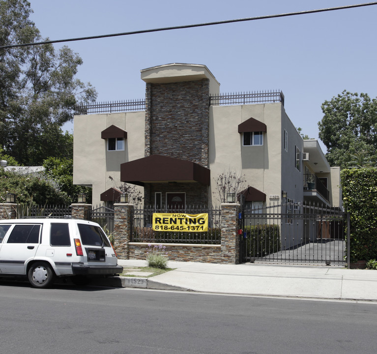 11523 Hatteras St in North Hollywood, CA - Building Photo