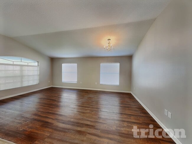 1926 Sean Wood Cir in Brandon, FL - Building Photo - Building Photo