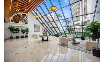 19707 Turnberry Way, Unit 11B in Aventura, FL - Building Photo - Building Photo