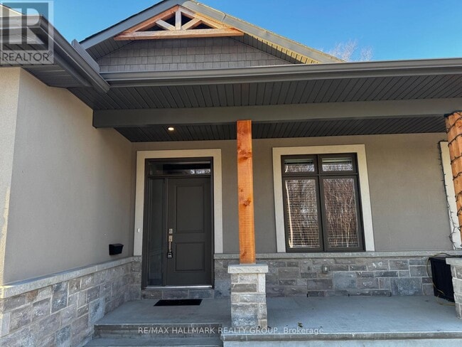 1497 Flanders Rd in Brockville, ON - Foto de edificio - Building Photo