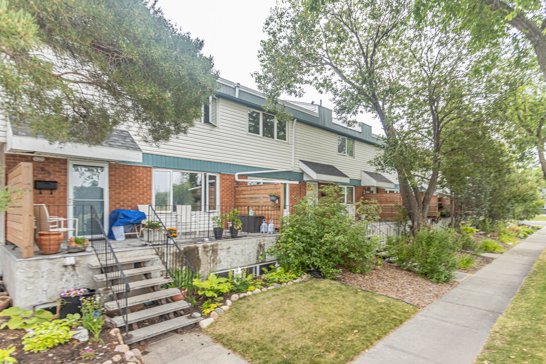 14228 91 Av NW in Edmonton, AB - Building Photo