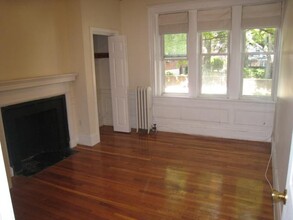 63 Egmont St, Unit 1 in Brookline, MA - Foto de edificio - Building Photo