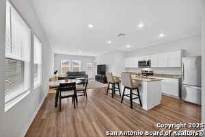 7710 Fern Holw in San Antonio, TX - Building Photo - Building Photo