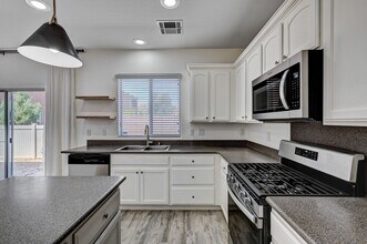 9072 Burning Sun Ave in Las Vegas, NV - Building Photo - Building Photo