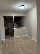 Granada in Topeka, KS - Foto de edificio - Building Photo