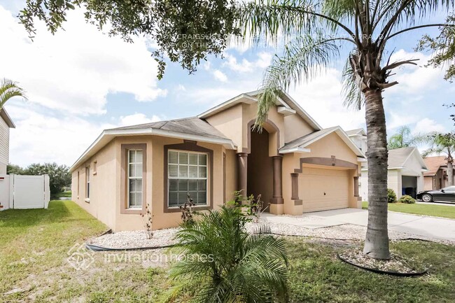 13027 Waterbourne Dr in Gibsonton, FL - Building Photo - Building Photo