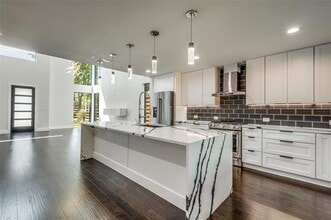 3321 Coronet Blvd in Dallas, TX - Building Photo - Building Photo