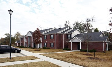 Pecan Cove Apartments in Mobile, AL - Foto de edificio - Building Photo