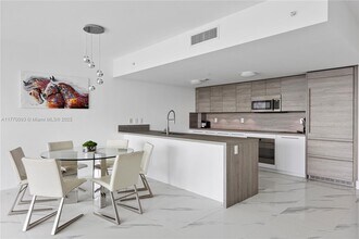400 Sunny Isles Blvd, Unit 1205 in Sunny Isles Beach, FL - Building Photo - Building Photo