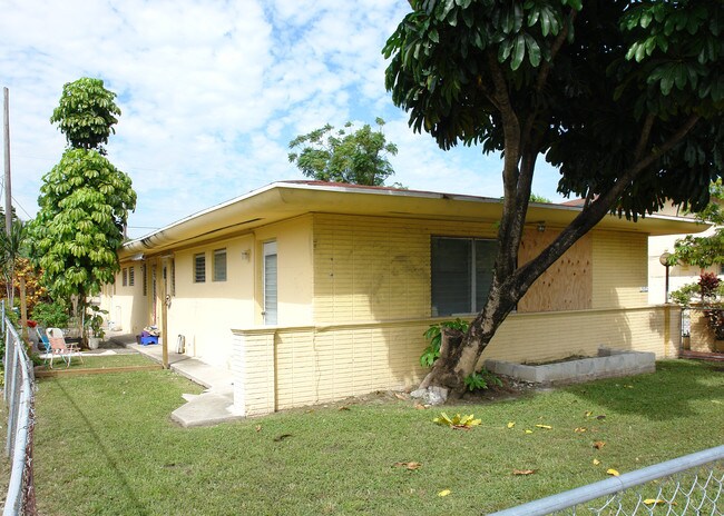 2465 W Flagler St in Miami, FL - Building Photo - Building Photo