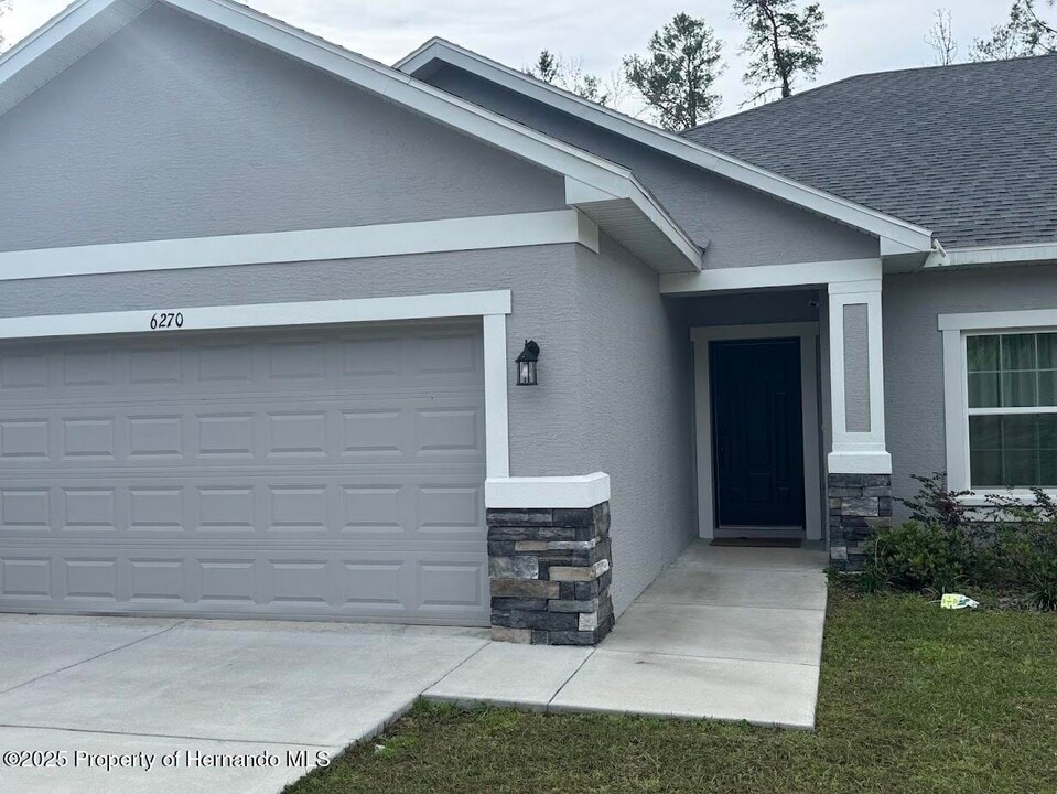 6270 W Oak Park Blvd in Homosassa, FL - Building Photo