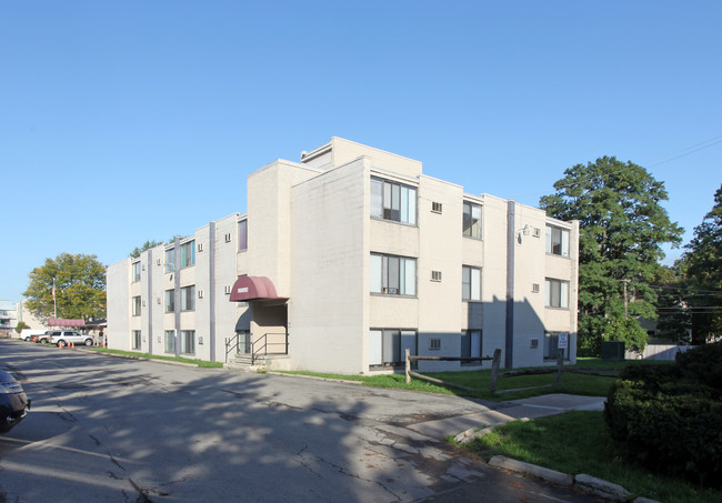 Resolute Manor in Rochester, NY - Foto de edificio - Building Photo