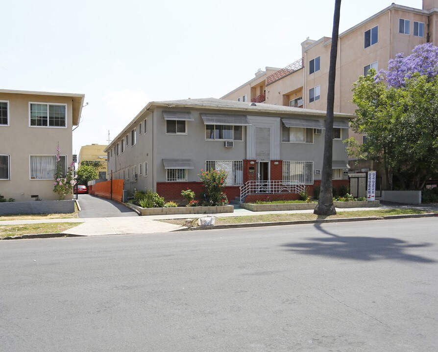 520 S Manhattan Pl in Los Angeles, CA - Building Photo