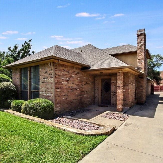 6400 Country Day Trail in Benbrook, TX - Building Photo - Building Photo