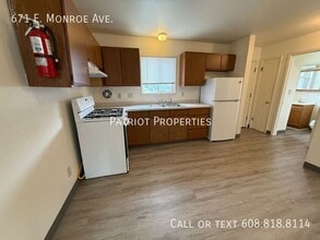 671 E Monroe Ave in Hartford, WI - Building Photo - Building Photo