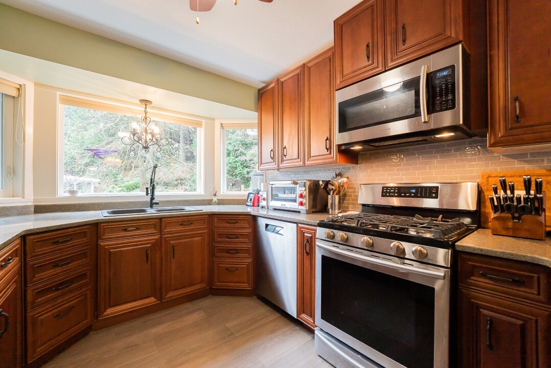 4080 Salal Dr in Nanaimo, BC - Building Photo