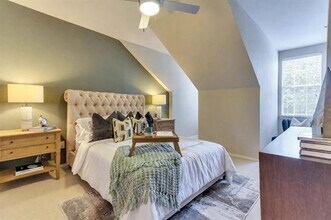 5445 Caruth Haven Ln in Dallas, TX - Building Photo - Building Photo