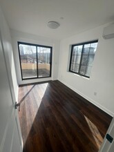 707 Hendrix St in Brooklyn, NY - Building Photo - Interior Photo