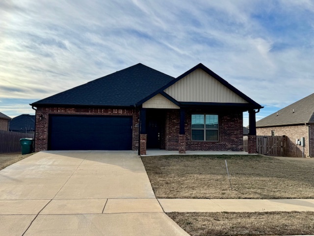 1021 N Skyline Loop in Centerton, AR - Building Photo