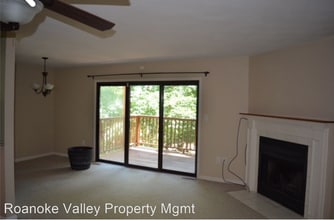 3362 Forest Ct in Cave Spring, VA - Building Photo - Building Photo