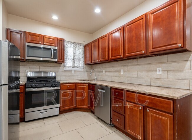 467 Hawthorne Ave in Newark, NJ - Building Photo - Building Photo