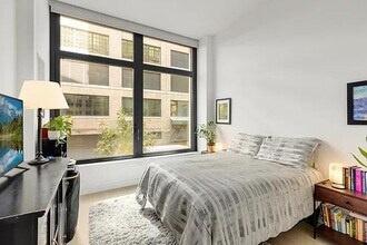 77 Charlton St in New York, NY - Building Photo - Building Photo