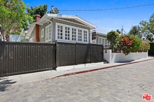 6145 Carlos Ave in Los Angeles, CA - Building Photo