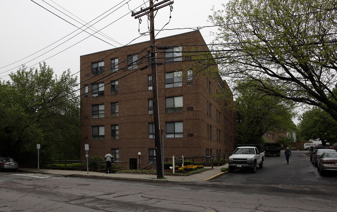 Millbrook Square in Arlington, MA - Foto de edificio